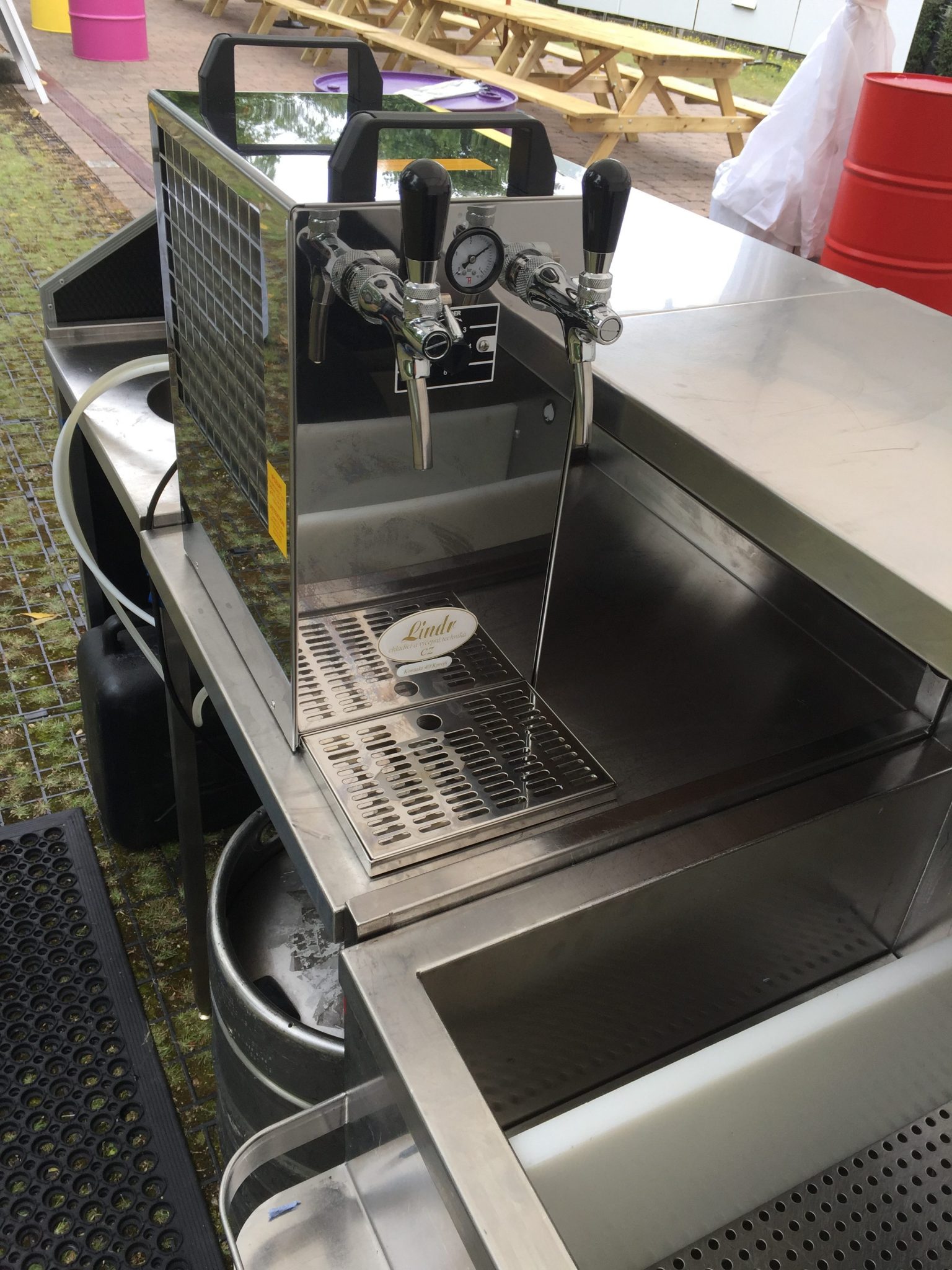 Portable beer cooler with 2024 tap